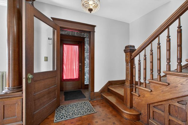 1919 Farnam Street, Davenport, IA 52803