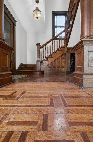 1919 Farnam Street, Davenport, IA 52803