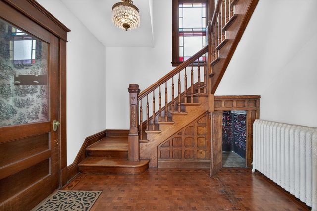 1919 Farnam Street, Davenport, IA 52803