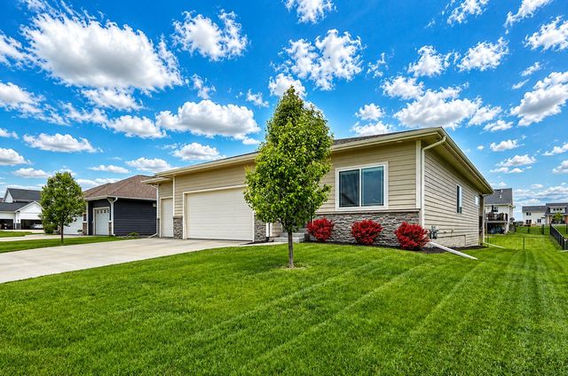 827 33rd Court SW, Altoona, IA 50009