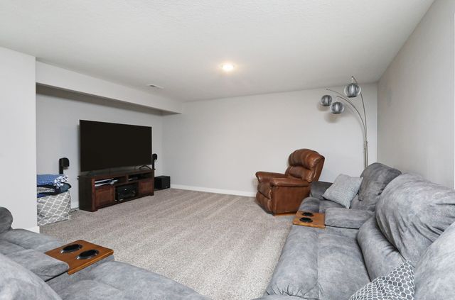 827 33rd Court SW, Altoona, IA 50009
