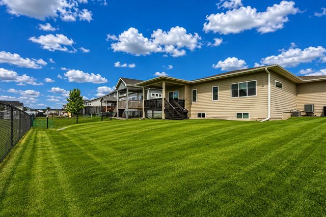 827 33rd Court SW, Altoona, IA 50009