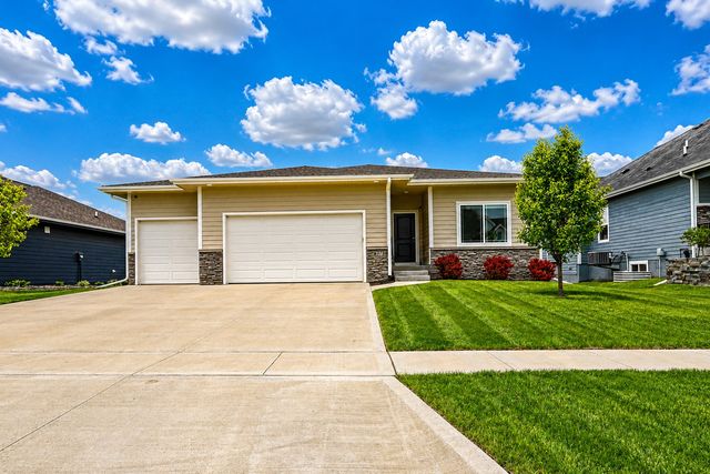827 33rd Court SW, Altoona, IA 50009