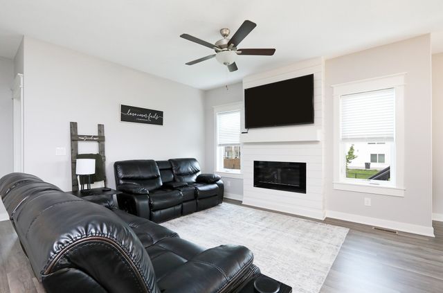827 33rd Court SW, Altoona, IA 50009