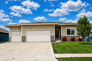 827 33rd Court SW, Altoona, IA 50009