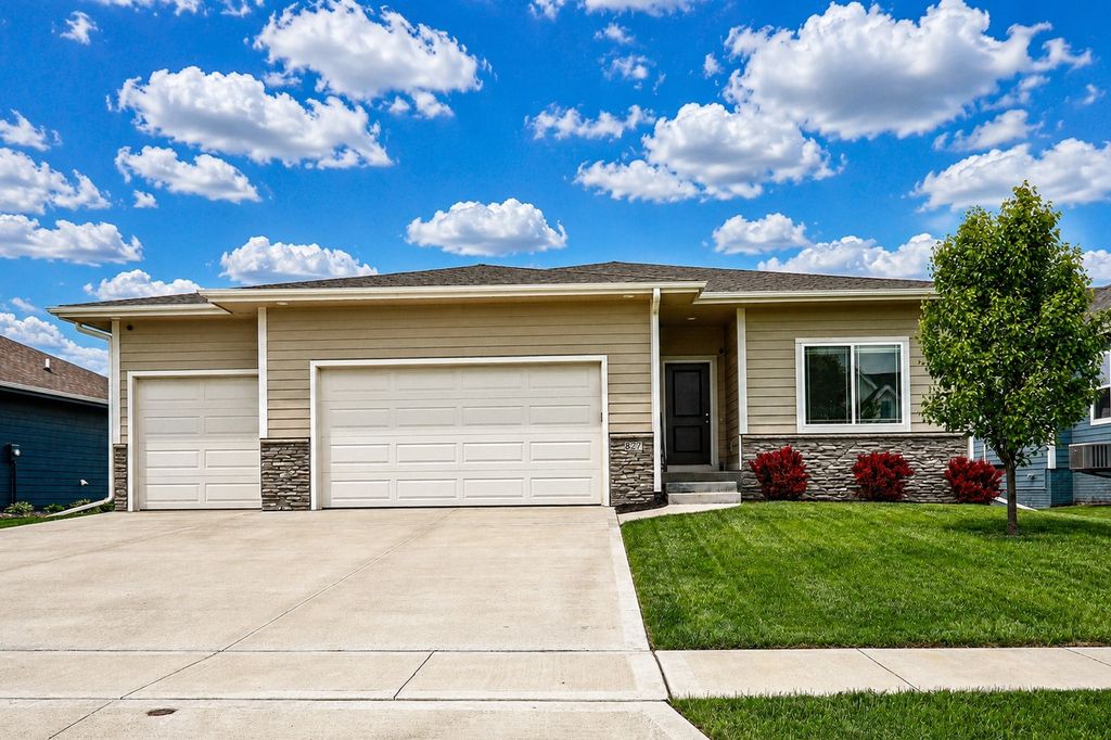 827 33rd Court SW, Altoona, IA 50009