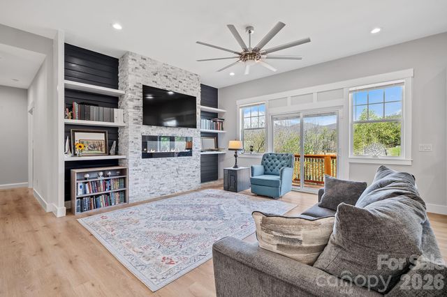 154 Amblers Knoll Road, Weaverville, NC 28787