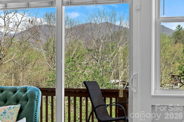 154 Amblers Knoll Road, Weaverville, NC 28787