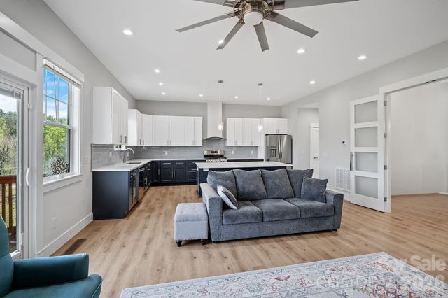 154 Amblers Knoll Road, Weaverville, NC 28787