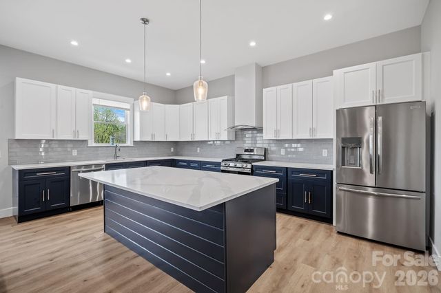 154 Amblers Knoll Road, Weaverville, NC 28787