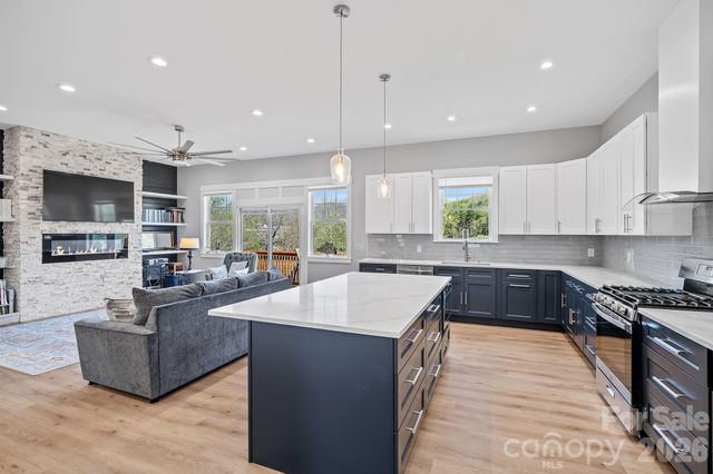 154 Amblers Knoll Road, Weaverville, NC 28787