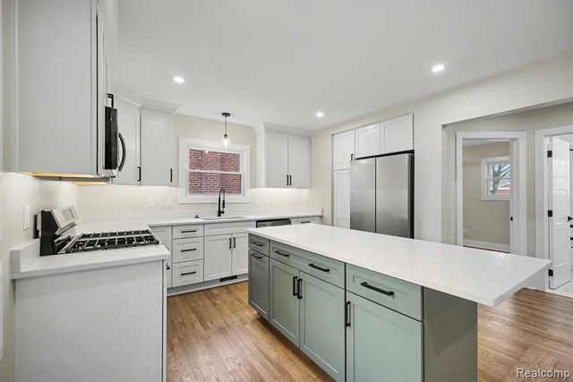 327 Normandy Road, Royal Oak, MI 48073