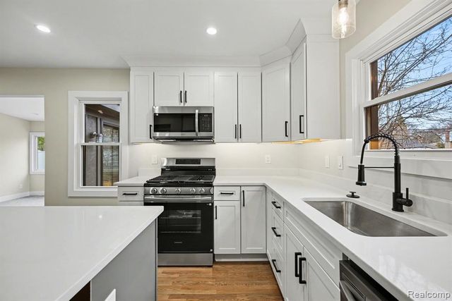 327 Normandy Road, Royal Oak, MI 48073