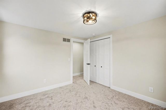 327 Normandy Road, Royal Oak, MI 48073