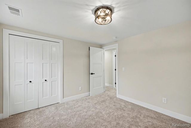 327 Normandy Road, Royal Oak, MI 48073