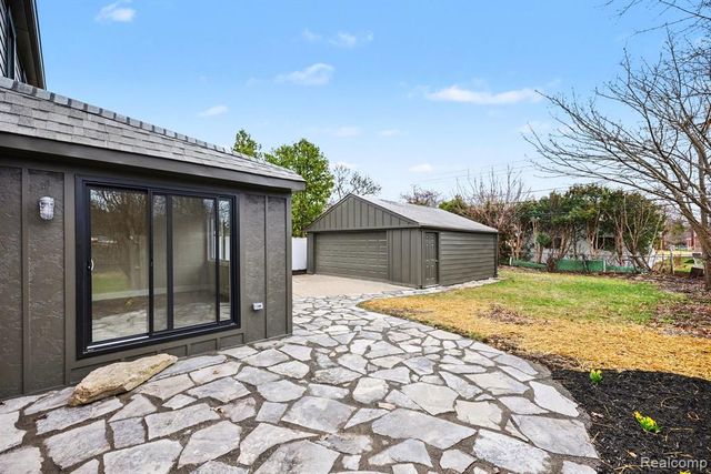 327 Normandy Road, Royal Oak, MI 48073