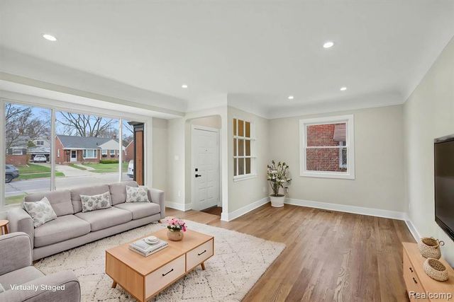 327 Normandy Road, Royal Oak, MI 48073