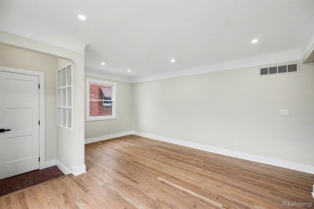 327 Normandy Road, Royal Oak, MI 48073