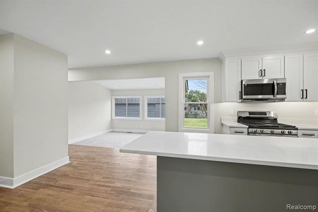 327 Normandy Road, Royal Oak, MI 48073