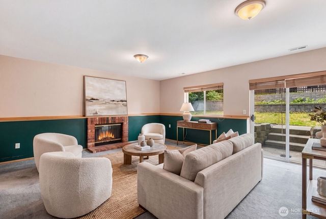 15928 Larch Way, Lynnwood, WA 98087