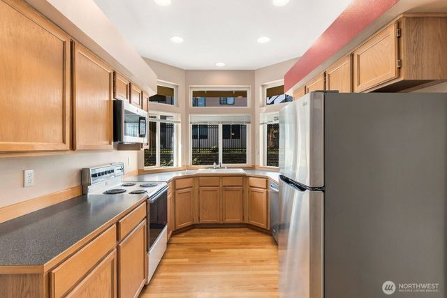 15928 Larch Way, Lynnwood, WA 98087