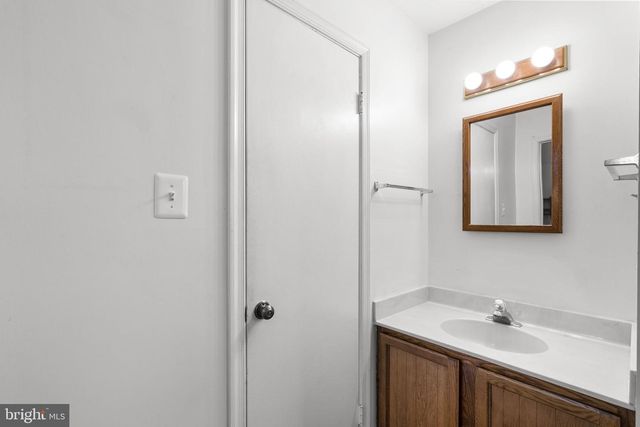 15113 PHILIP LEE RD, Chantilly, VA 20151