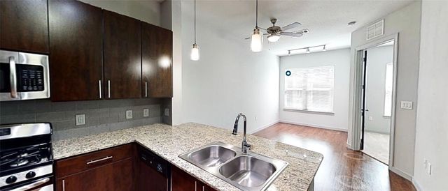 2525 Mccue St Road 545, Houston, TX 77056
