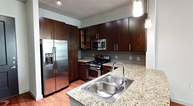 2525 Mccue St Road 545, Houston, TX 77056