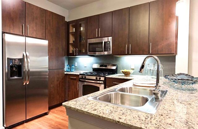 2525 Mccue St Road 545, Houston, TX 77056