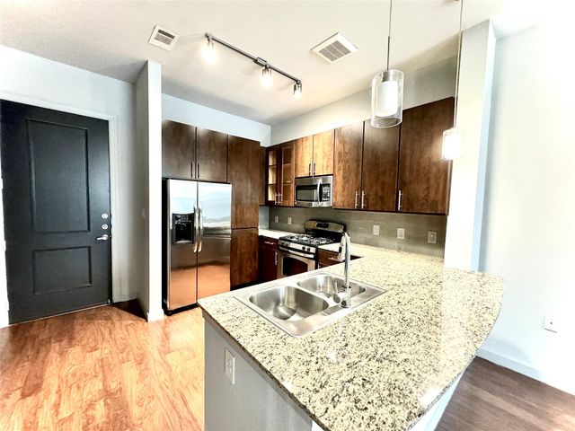 2525 Mccue St Road 545, Houston, TX 77056