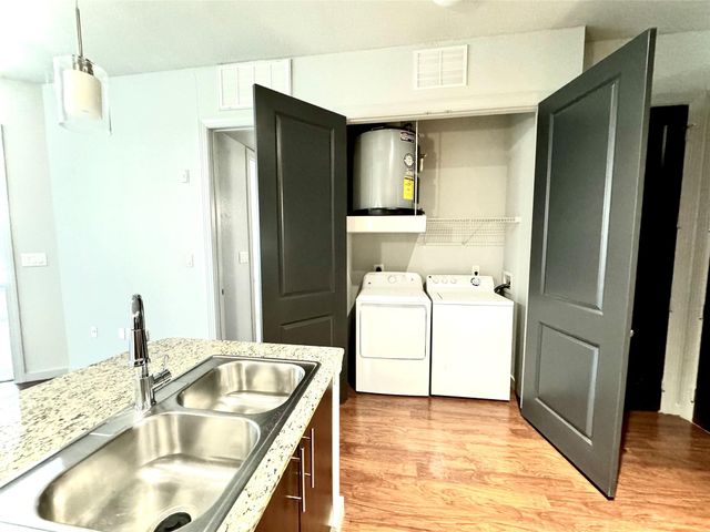 2525 Mccue St Road 545, Houston, TX 77056