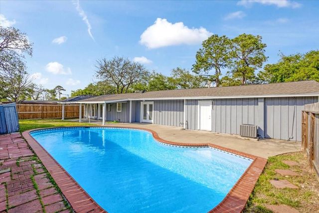 3426 Valley Brook Drive, La Porte, TX 77571