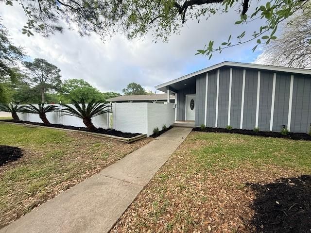 3426 Valley Brook Drive, La Porte, TX 77571