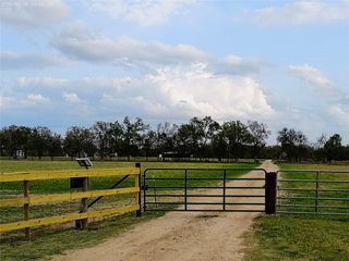 1042 Los Ranchitos RD, Cameron, TX 76520