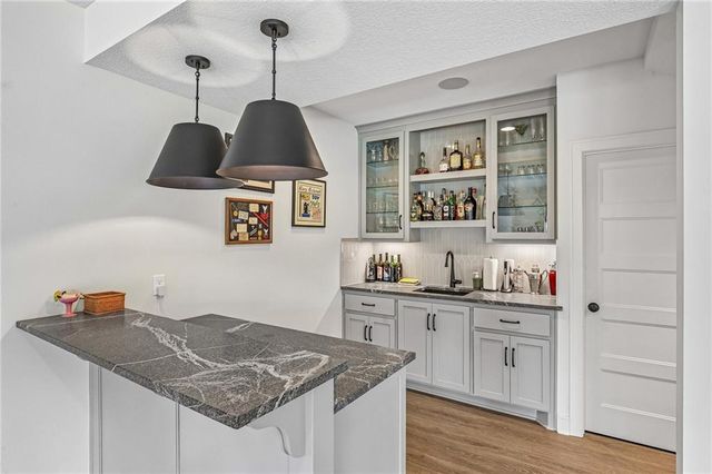 3121 SW Merriam Drive, Lee's Summit, MO 64081