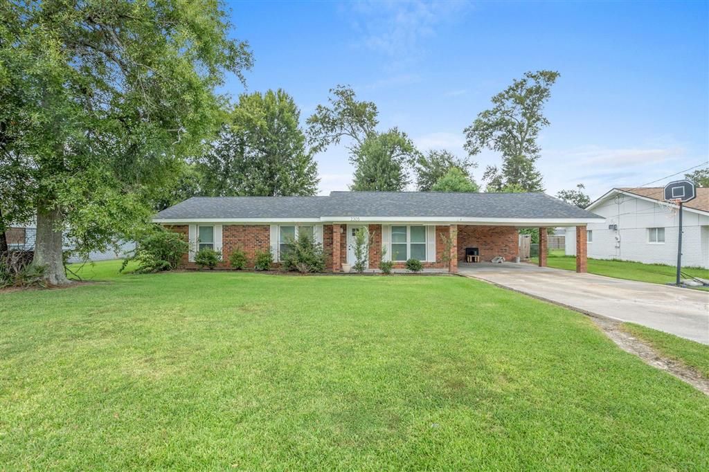 2305 Acadienne Street, Sulphur, LA 70663