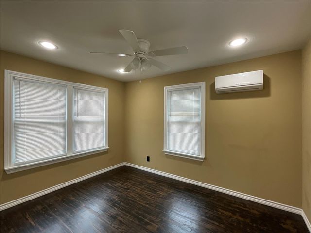 207 S George Street, Victoria, TX 77901