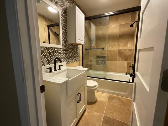 207 S George Street, Victoria, TX 77901