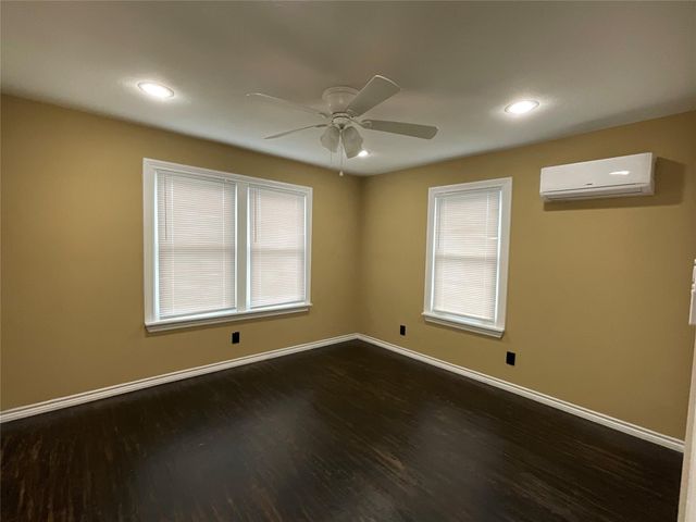 207 S George Street, Victoria, TX 77901