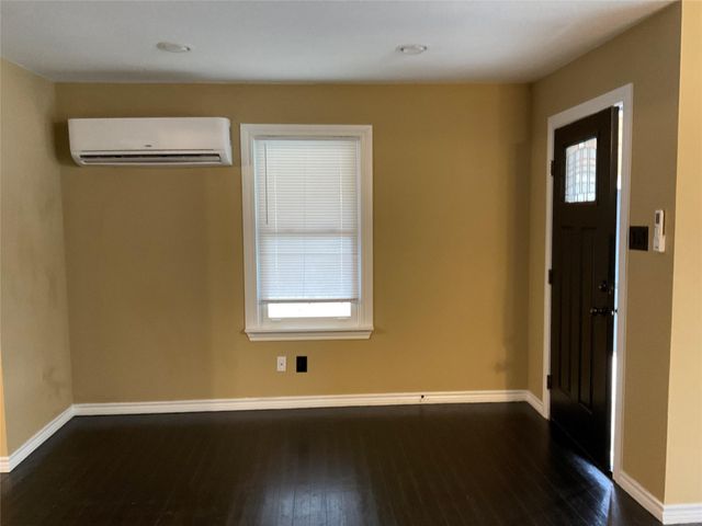 207 S George Street, Victoria, TX 77901