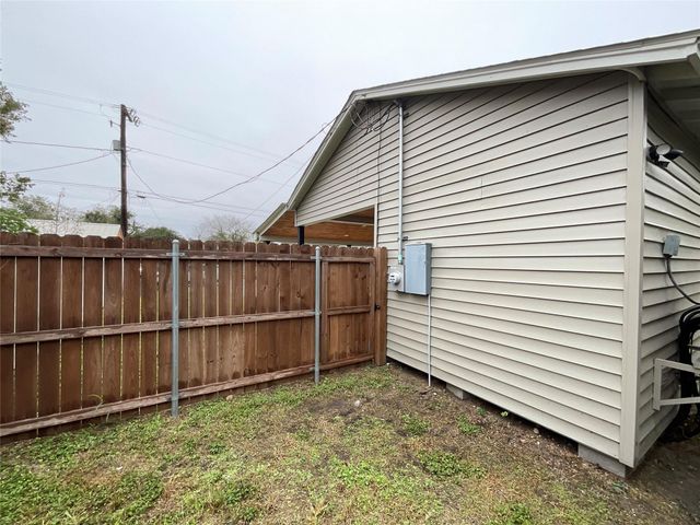 207 S George Street, Victoria, TX 77901