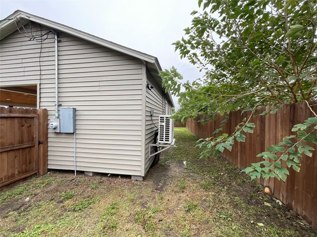 207 S George Street, Victoria, TX 77901