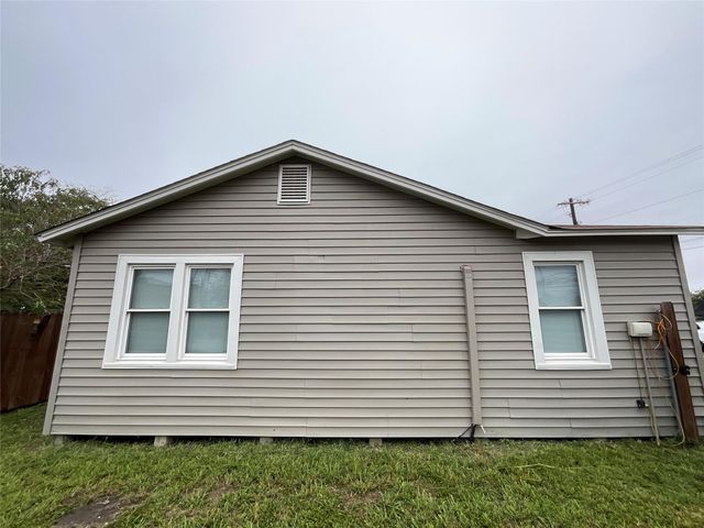 207 S George Street, Victoria, TX 77901
