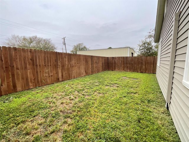207 S George Street, Victoria, TX 77901