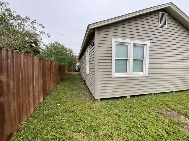 207 S George Street, Victoria, TX 77901