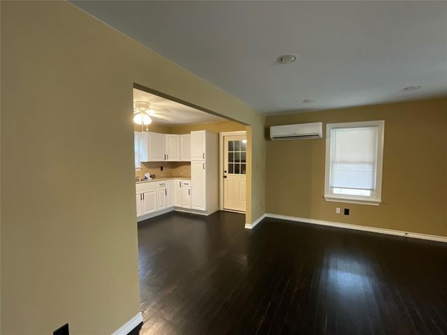 207 S George Street, Victoria, TX 77901