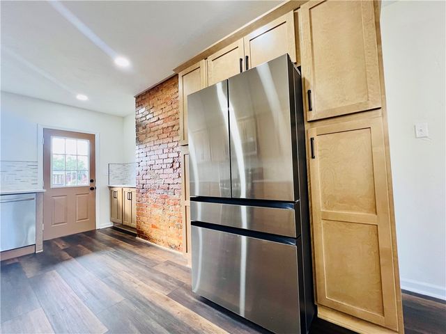 1202 Vine St, Connellsville, PA 15425