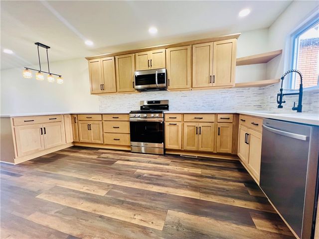 1202 Vine St, Connellsville, PA 15425