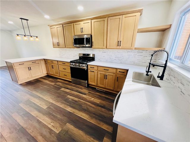 1202 Vine St, Connellsville, PA 15425