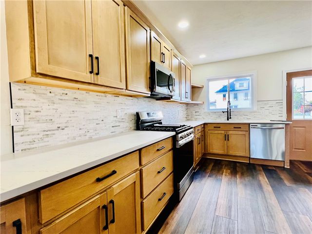 1202 Vine St, Connellsville, PA 15425